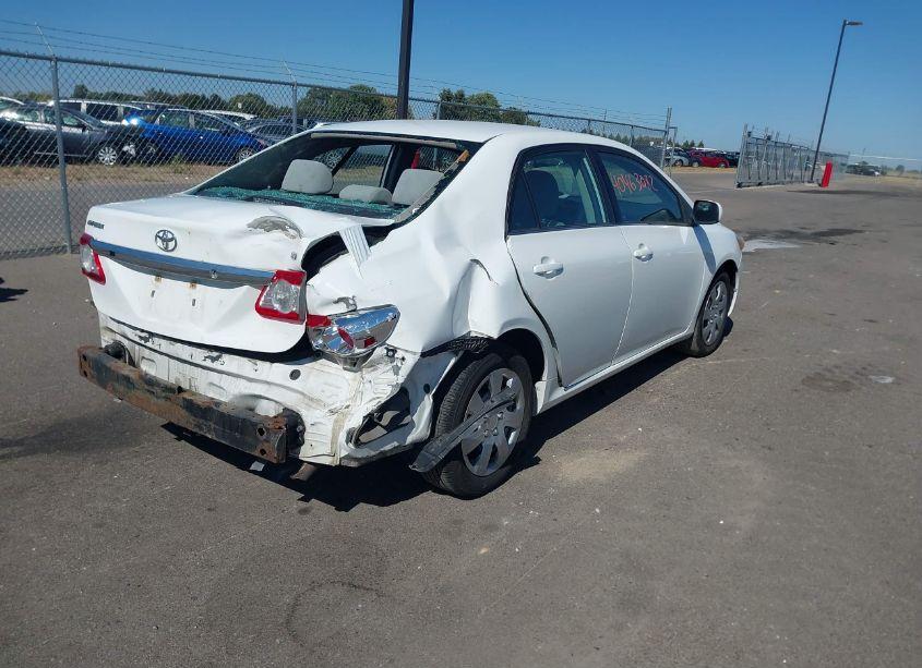 Photo 4 of 2013 Toyota Corolla LE (VIN 5YFBU4EE2DP218302)