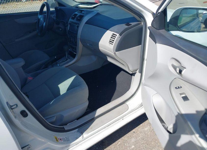 Photo 5 of 2013 Toyota Corolla LE (VIN 5YFBU4EE2DP218302)