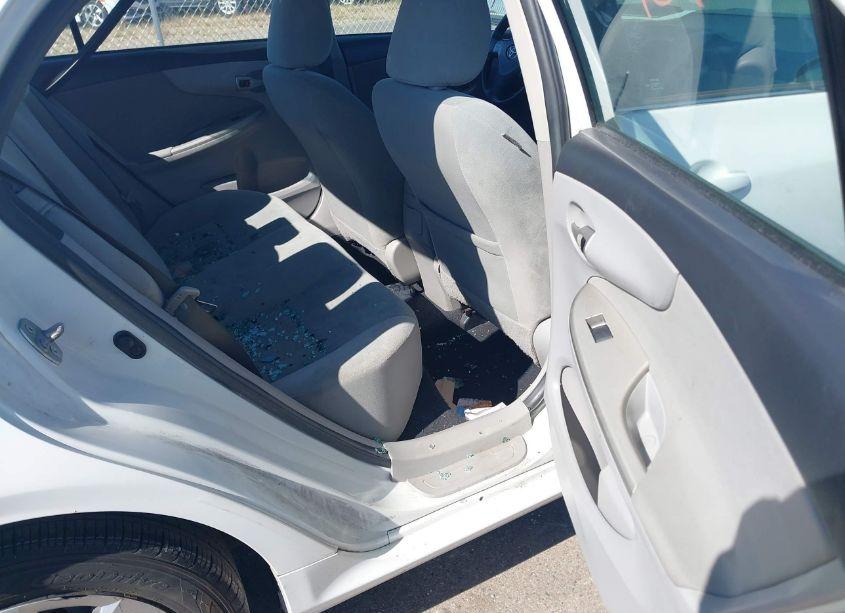 Photo 8 of 2013 Toyota Corolla LE (VIN 5YFBU4EE2DP218302)