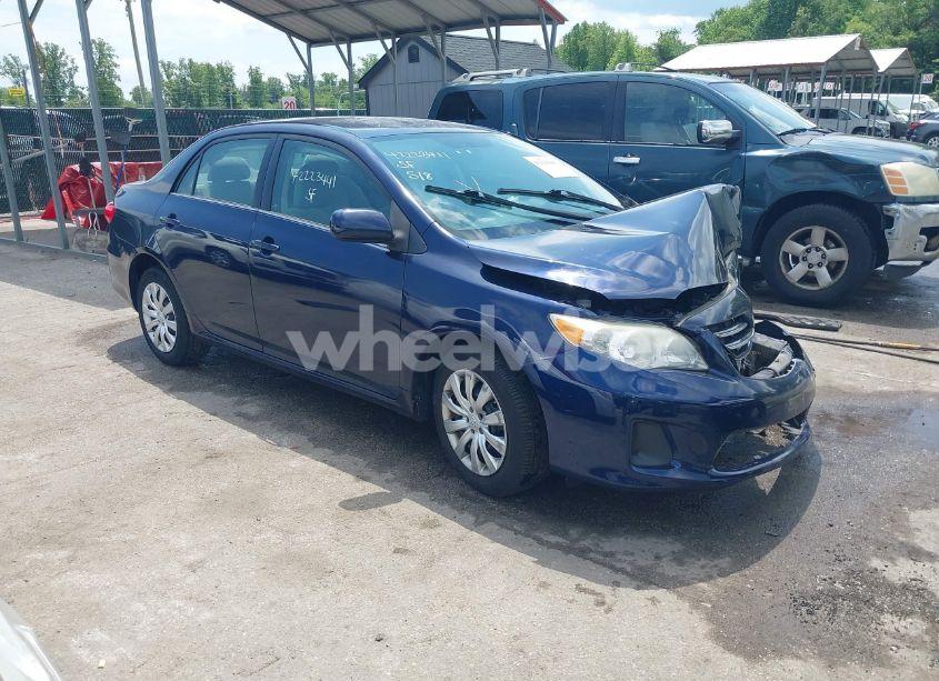 2013 Toyota Corolla LE (VIN 5YFBU4EE3DP089518) main photo