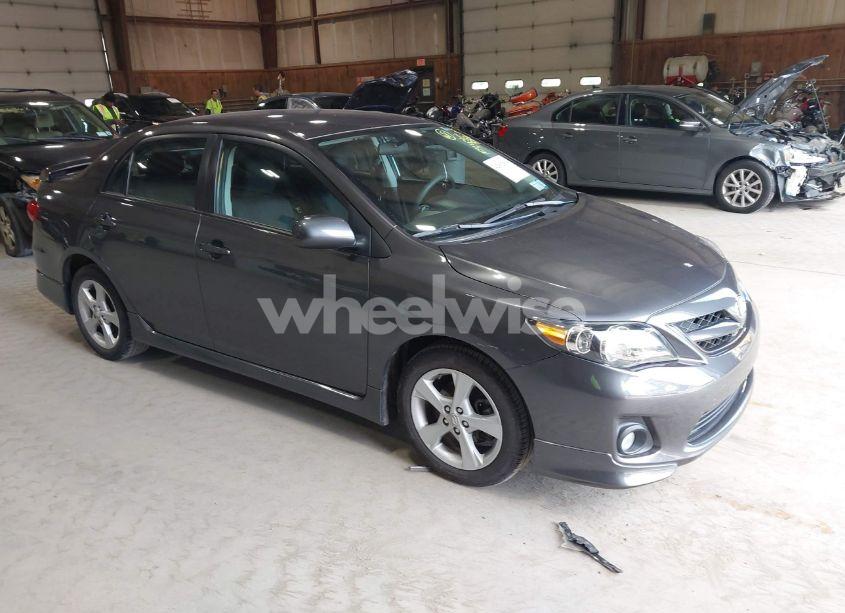 2013 Toyota Corolla S (VIN 5YFBU4EE3DP106348) main photo