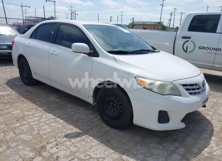 2013 Toyota Corolla LE (VIN 5YFBU4EE3DP122873) main photo