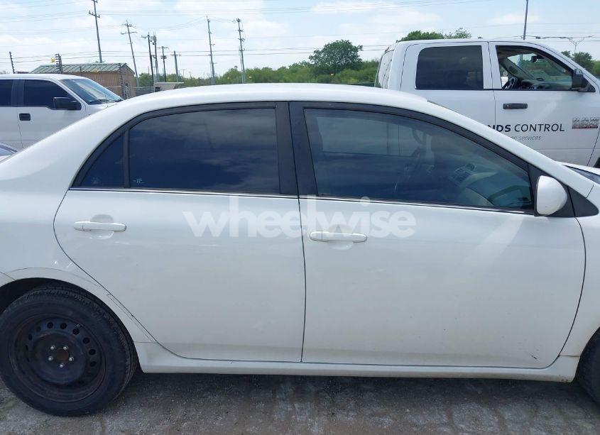 Photo 13 of 2013 Toyota Corolla LE (VIN 5YFBU4EE3DP122873)