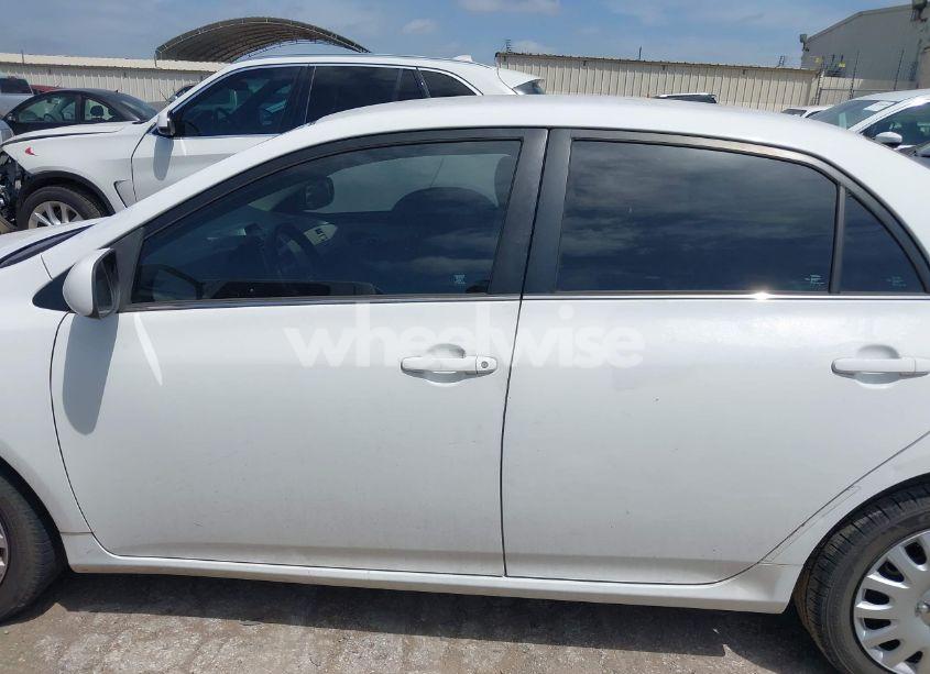 Photo 14 of 2013 Toyota Corolla LE (VIN 5YFBU4EE3DP122873)