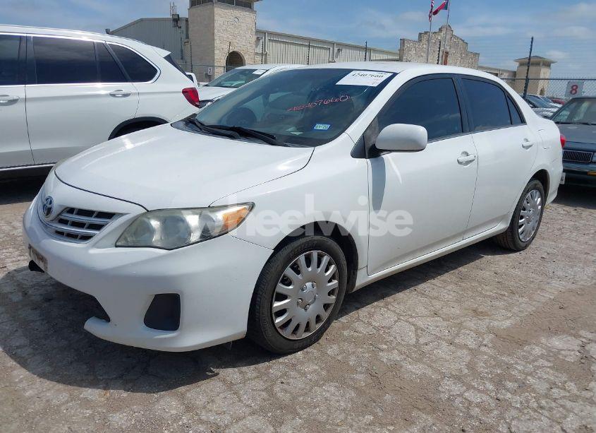 Photo 2 of 2013 Toyota Corolla LE (VIN 5YFBU4EE3DP122873)