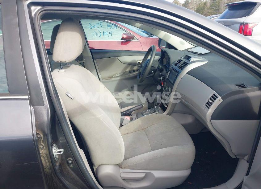 Photo 5 of 2013 Toyota Corolla LE (VIN 5YFBU4EE3DP137566)