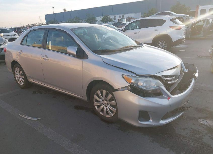 2013 Toyota Corolla LE (VIN 5YFBU4EE3DP138927) main photo