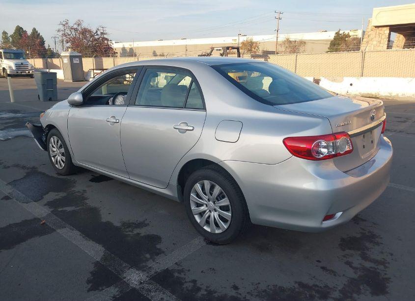 Photo 3 of 2013 Toyota Corolla LE (VIN 5YFBU4EE3DP138927)