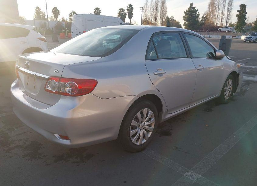 Photo 4 of 2013 Toyota Corolla LE (VIN 5YFBU4EE3DP138927)