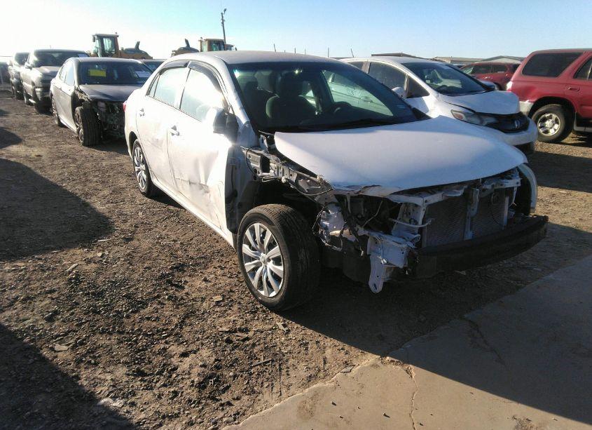 2013 Toyota Corolla LE (VIN 5YFBU4EE3DP144680) main photo