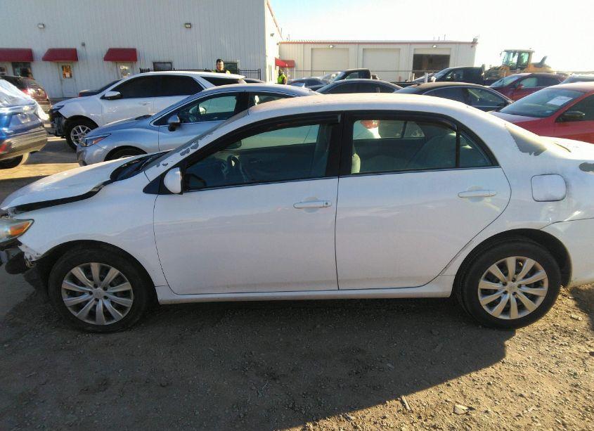 Photo 15 of 2013 Toyota Corolla LE (VIN 5YFBU4EE3DP144680)