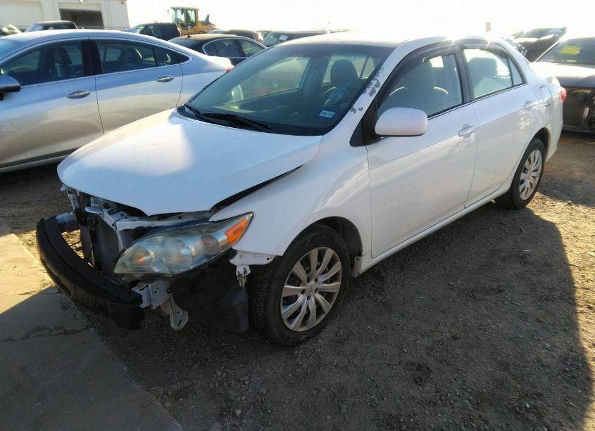 Photo 2 of 2013 Toyota Corolla LE (VIN 5YFBU4EE3DP144680)
