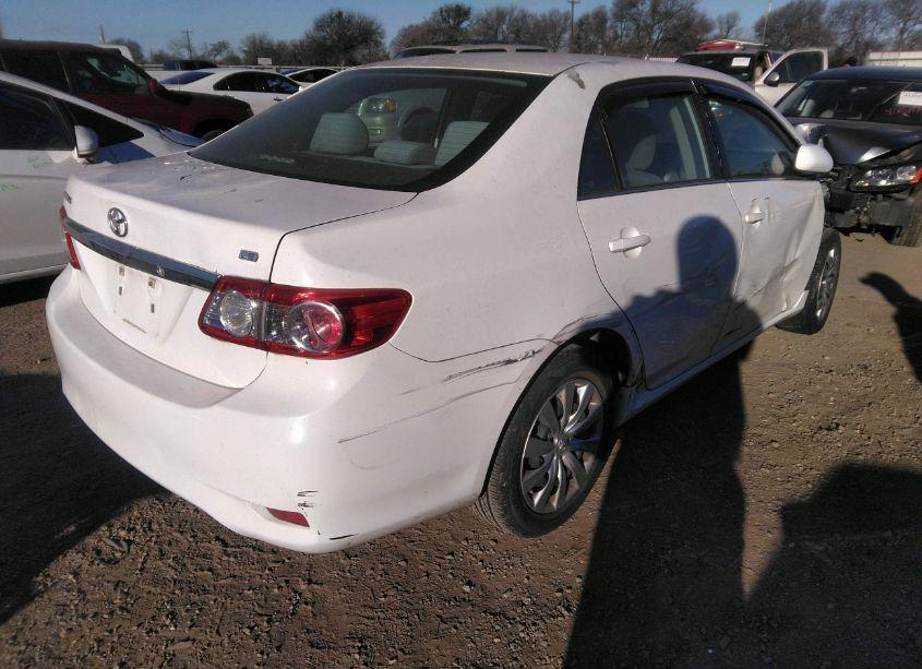 Photo 4 of 2013 Toyota Corolla LE (VIN 5YFBU4EE3DP144680)