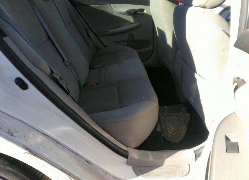 Photo 8 of 2013 Toyota Corolla LE (VIN 5YFBU4EE3DP144680)