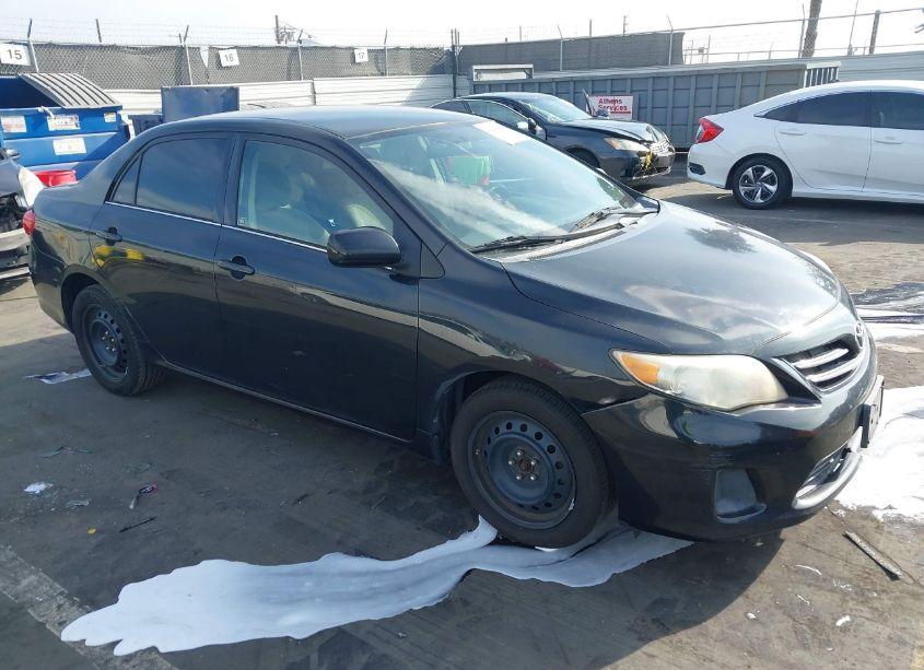2013 Toyota Corolla LE (VIN 5YFBU4EE3DP147532) main photo