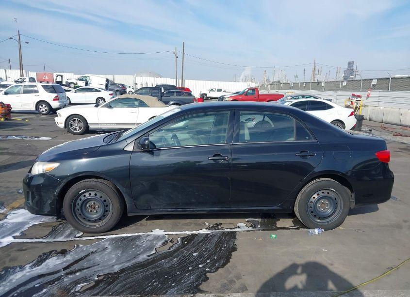 Photo 14 of 2013 Toyota Corolla LE (VIN 5YFBU4EE3DP147532)