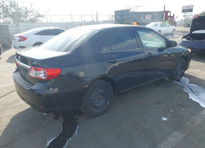 Photo 4 of 2013 Toyota Corolla LE (VIN 5YFBU4EE3DP147532)