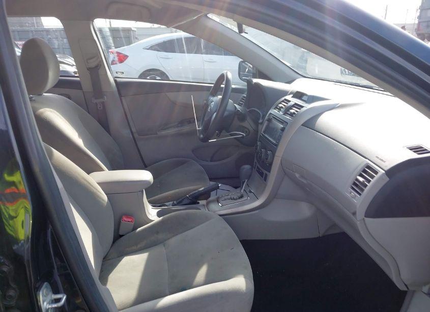 Photo 5 of 2013 Toyota Corolla LE (VIN 5YFBU4EE3DP147532)