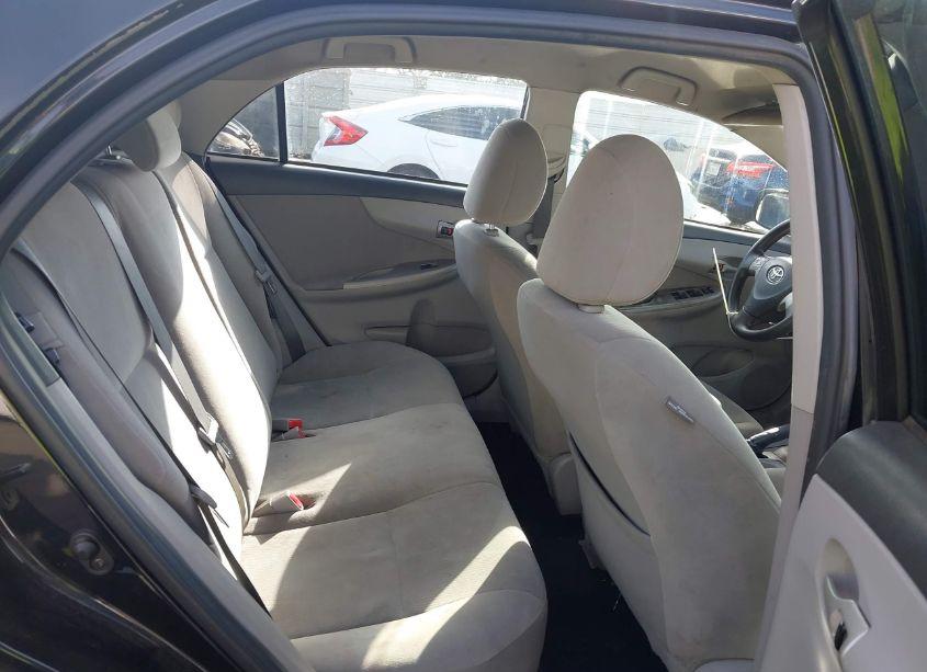 Photo 8 of 2013 Toyota Corolla LE (VIN 5YFBU4EE3DP147532)