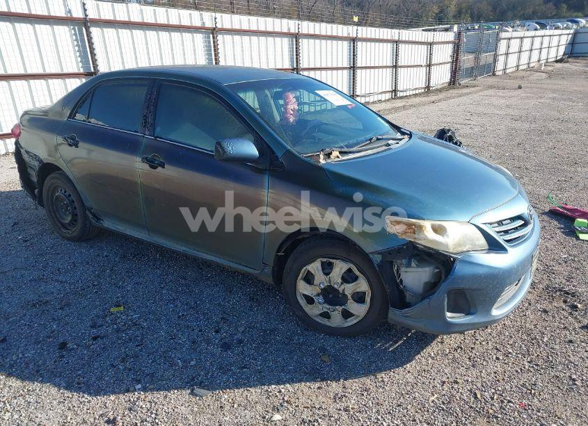 2013 Toyota Corolla LE (VIN 5YFBU4EE3DP165044) main photo