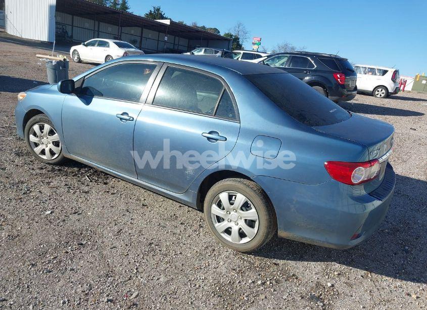 Photo 3 of 2013 Toyota Corolla LE (VIN 5YFBU4EE3DP165044)