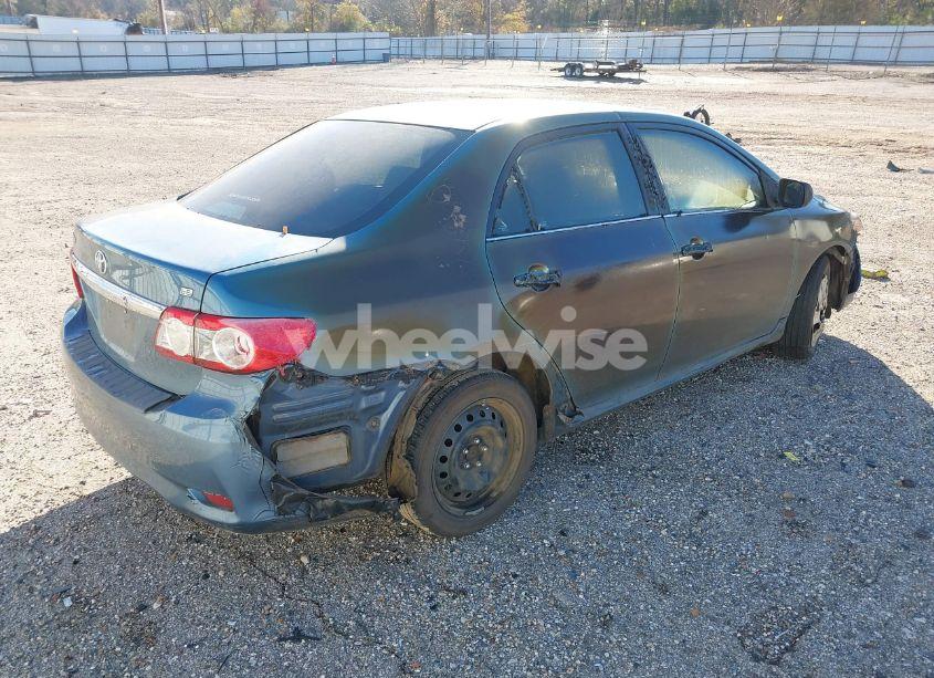 Photo 4 of 2013 Toyota Corolla LE (VIN 5YFBU4EE3DP165044)