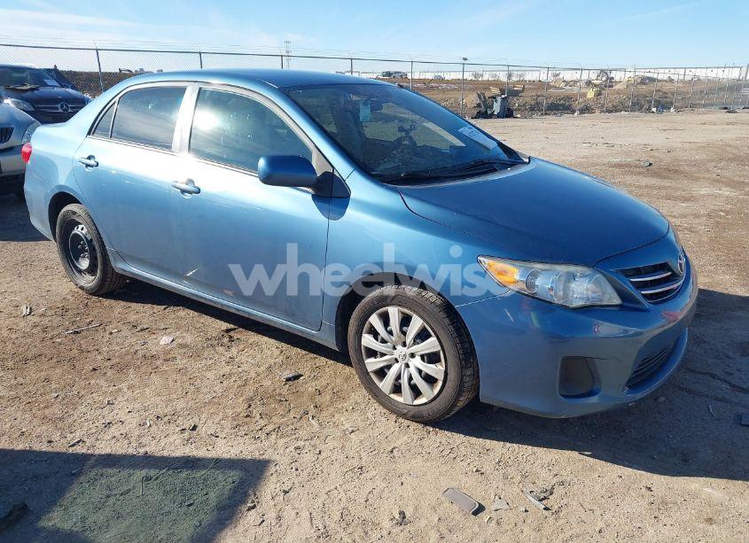 2013 Toyota Corolla LE (VIN 5YFBU4EE3DP169207) main photo