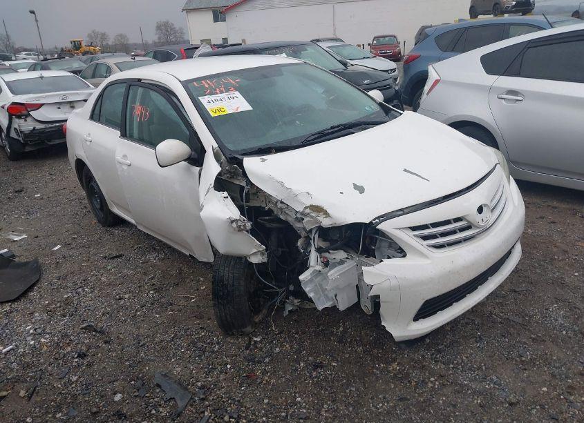 2013 Toyota Corolla LE (VIN 5YFBU4EE3DP207115) main photo