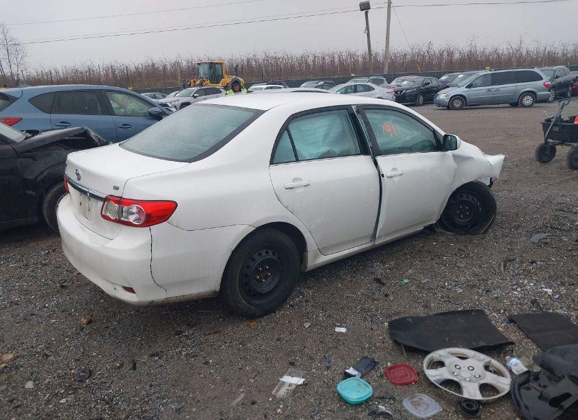 Photo 4 of 2013 Toyota Corolla LE (VIN 5YFBU4EE3DP207115)