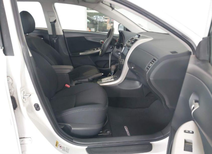 Photo 5 of 2013 Toyota Corolla S (VIN 5YFBU4EE4DP080567)