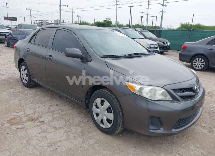 2013 Toyota Corolla L (VIN 5YFBU4EE4DP092394) main photo
