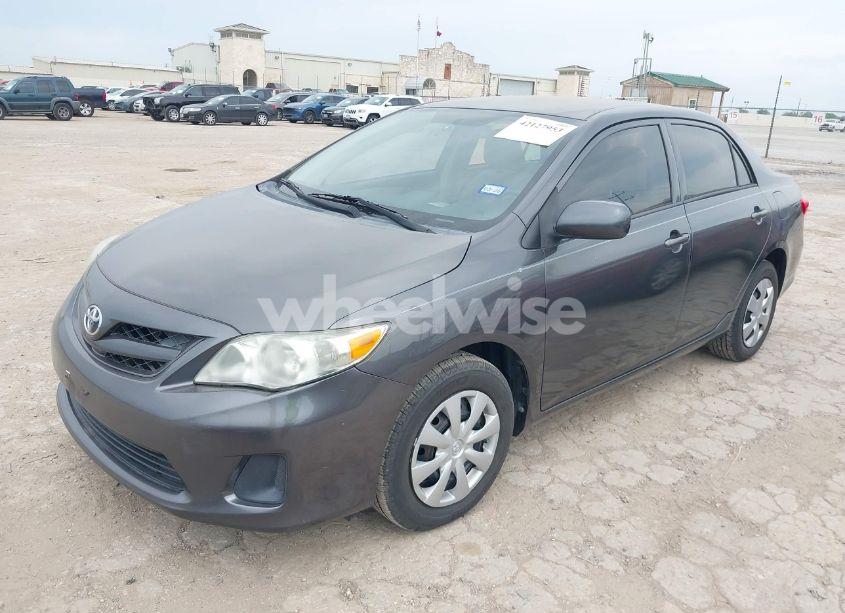 Photo 2 of 2013 Toyota Corolla L (VIN 5YFBU4EE4DP092394)
