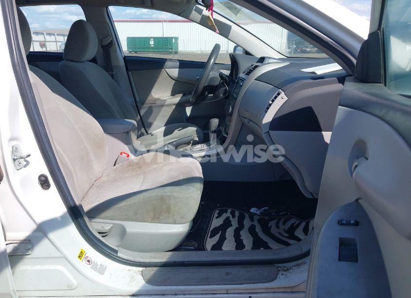 Photo 5 of 2013 Toyota Corolla LE (VIN 5YFBU4EE4DP100106)