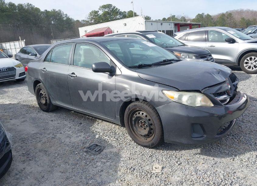2013 Toyota Corolla LE (VIN 5YFBU4EE4DP125880) main photo