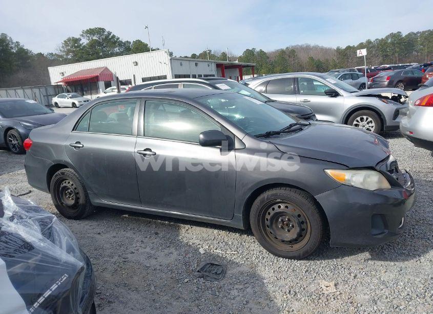 Photo 13 of 2013 Toyota Corolla LE (VIN 5YFBU4EE4DP125880)