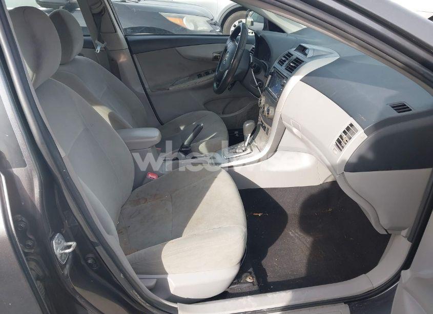 Photo 5 of 2013 Toyota Corolla LE (VIN 5YFBU4EE4DP125880)