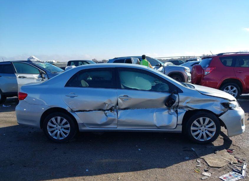 Photo 13 of 2013 Toyota Corolla LE (VIN 5YFBU4EE4DP134661)