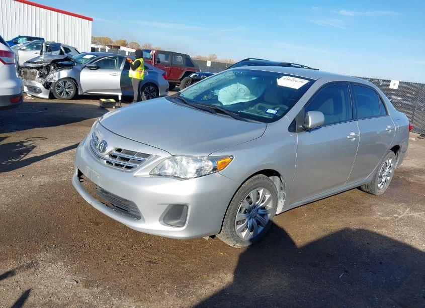 Photo 2 of 2013 Toyota Corolla LE (VIN 5YFBU4EE4DP134661)