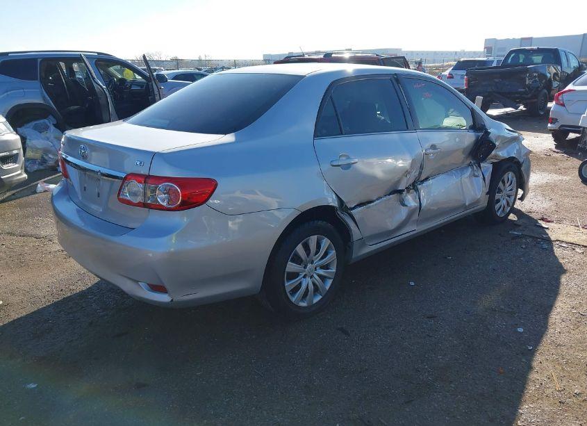 Photo 4 of 2013 Toyota Corolla LE (VIN 5YFBU4EE4DP134661)