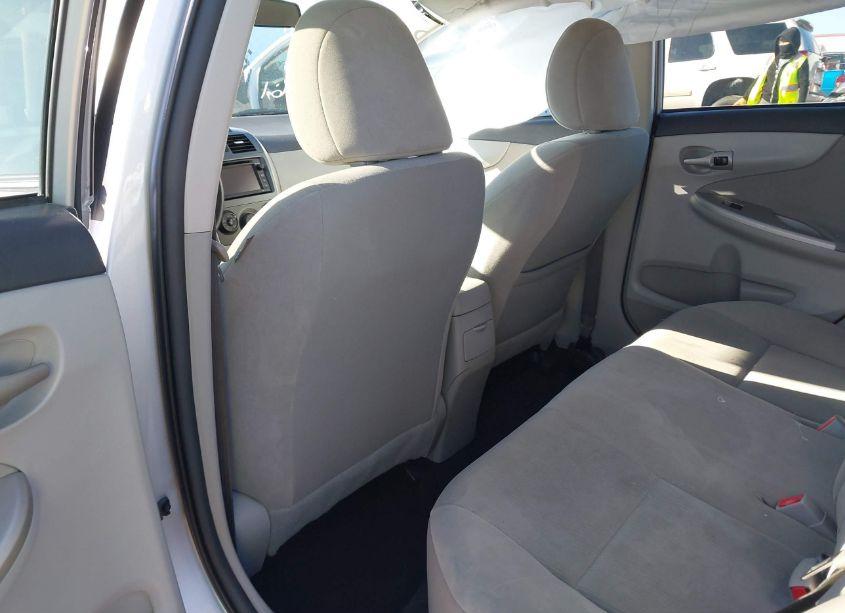 Photo 8 of 2013 Toyota Corolla LE (VIN 5YFBU4EE4DP134661)