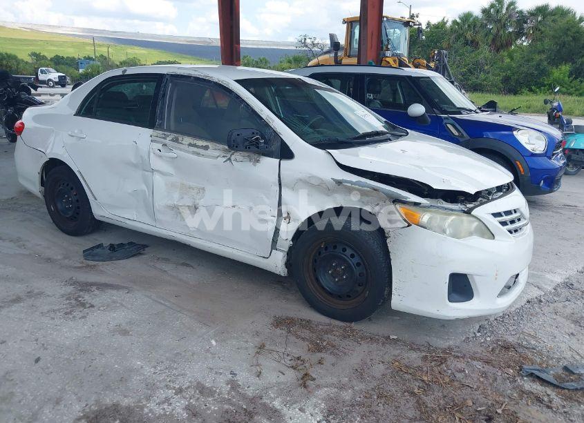 2013 Toyota Corolla LE (VIN 5YFBU4EE4DP144137) main photo