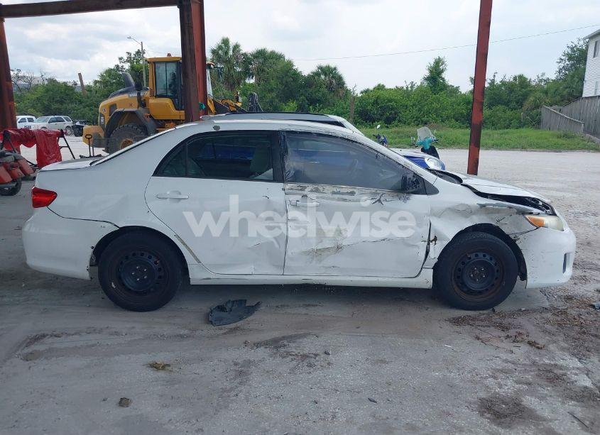 Photo 13 of 2013 Toyota Corolla LE (VIN 5YFBU4EE4DP144137)