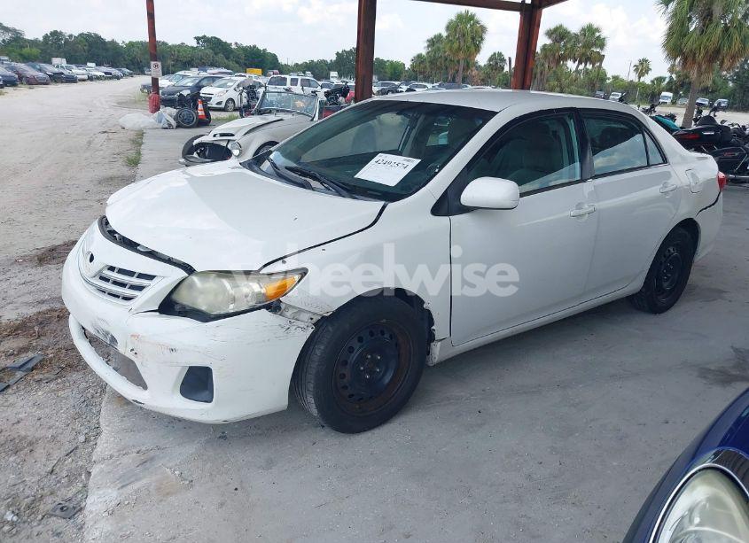 Photo 2 of 2013 Toyota Corolla LE (VIN 5YFBU4EE4DP144137)