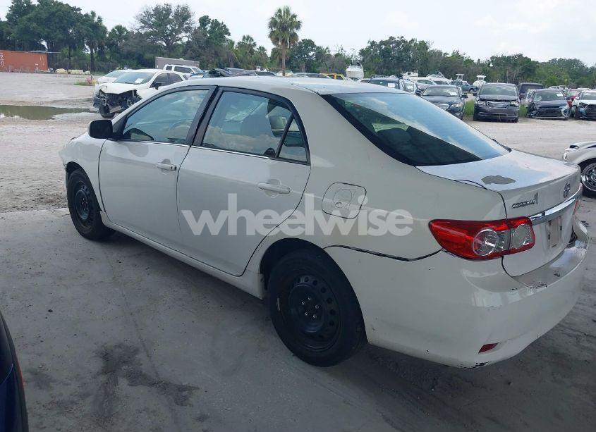 Photo 3 of 2013 Toyota Corolla LE (VIN 5YFBU4EE4DP144137)