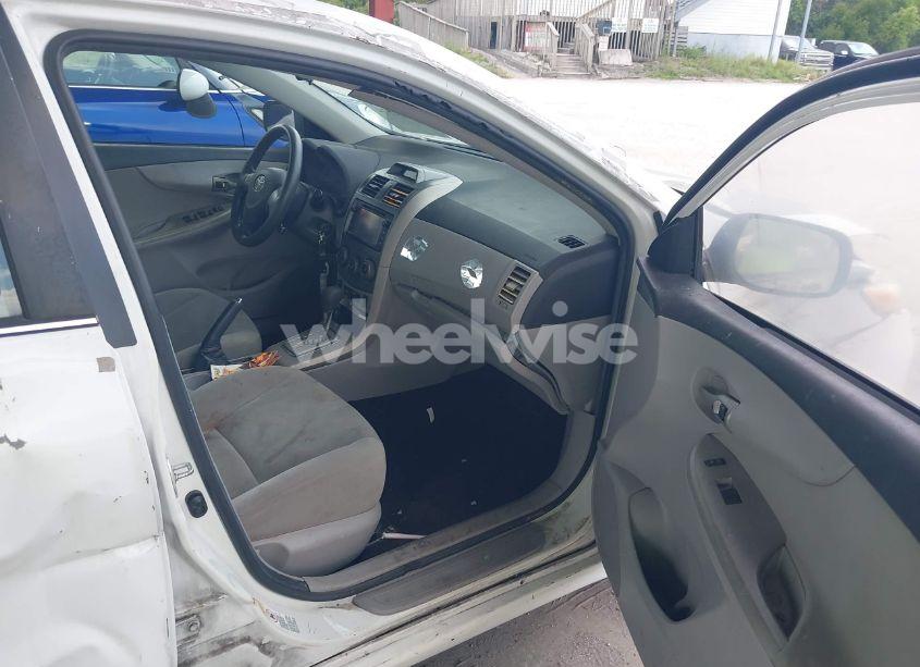 Photo 5 of 2013 Toyota Corolla LE (VIN 5YFBU4EE4DP144137)