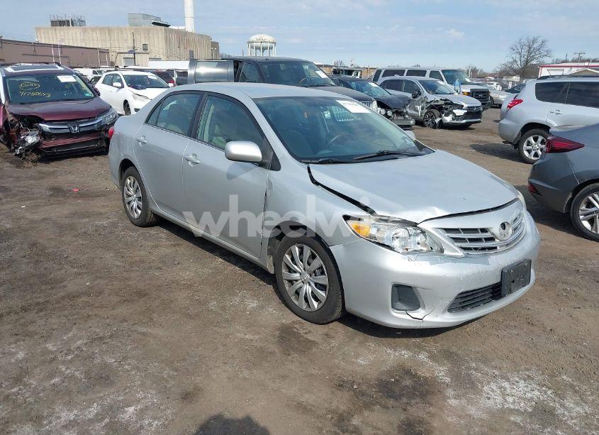 2013 Toyota Corolla LE (VIN 5YFBU4EE4DP149273) main photo