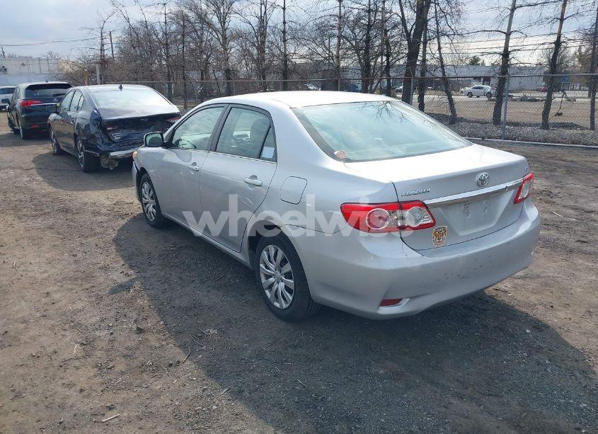 Photo 3 of 2013 Toyota Corolla LE (VIN 5YFBU4EE4DP149273)