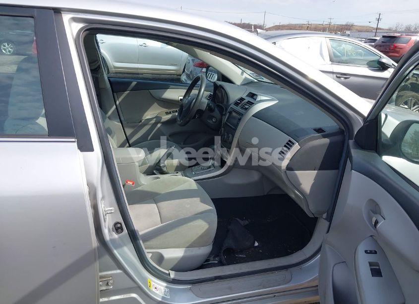 Photo 5 of 2013 Toyota Corolla LE (VIN 5YFBU4EE4DP149273)