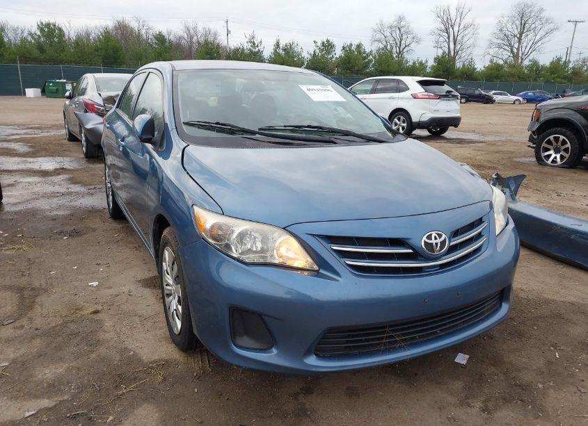 2013 Toyota Corolla LE (VIN 5YFBU4EE4DP149483) main photo
