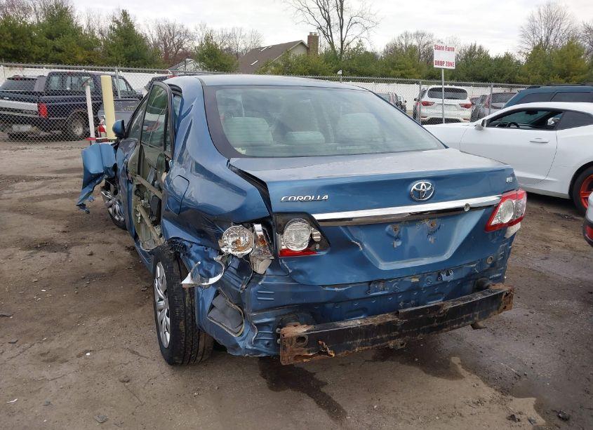 Photo 3 of 2013 Toyota Corolla LE (VIN 5YFBU4EE4DP149483)